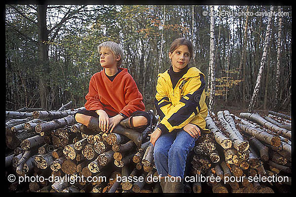 enfants dans les bois - children in a forest